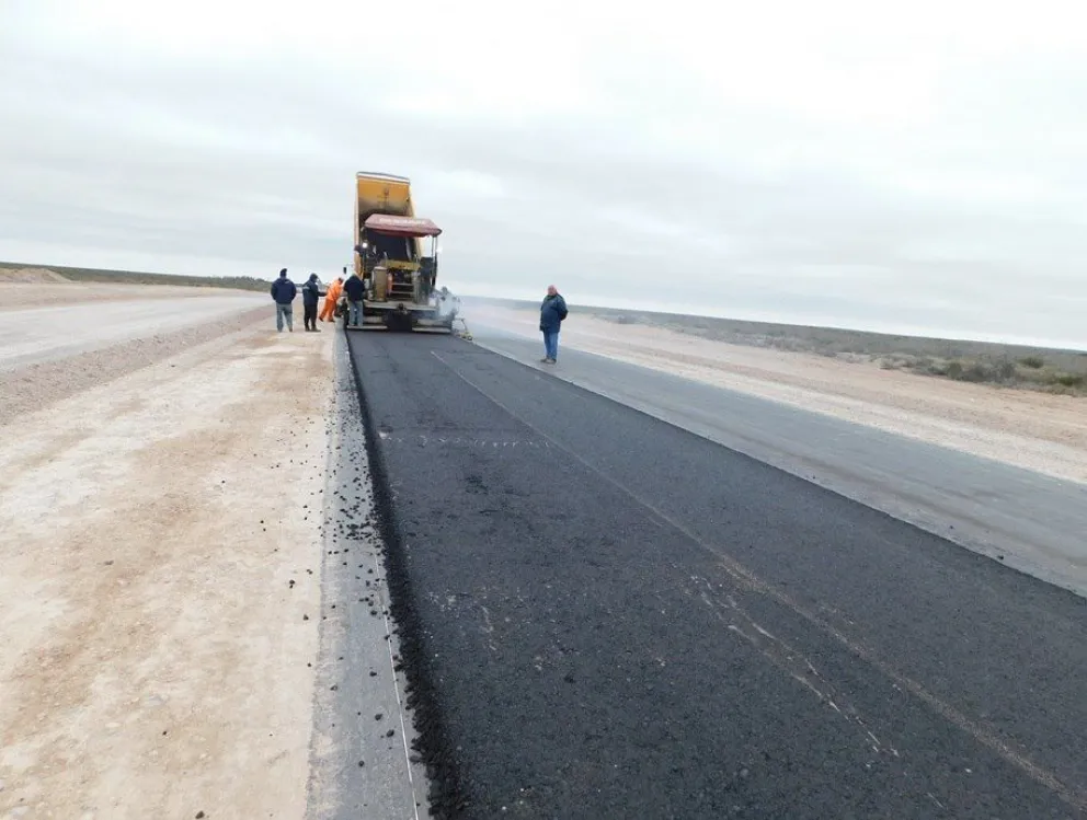 El principal cuidado del peso está sobre la ruta 2 que tiene nuevo tramo asfaltado con gran inversión provincial. Foto archivo.