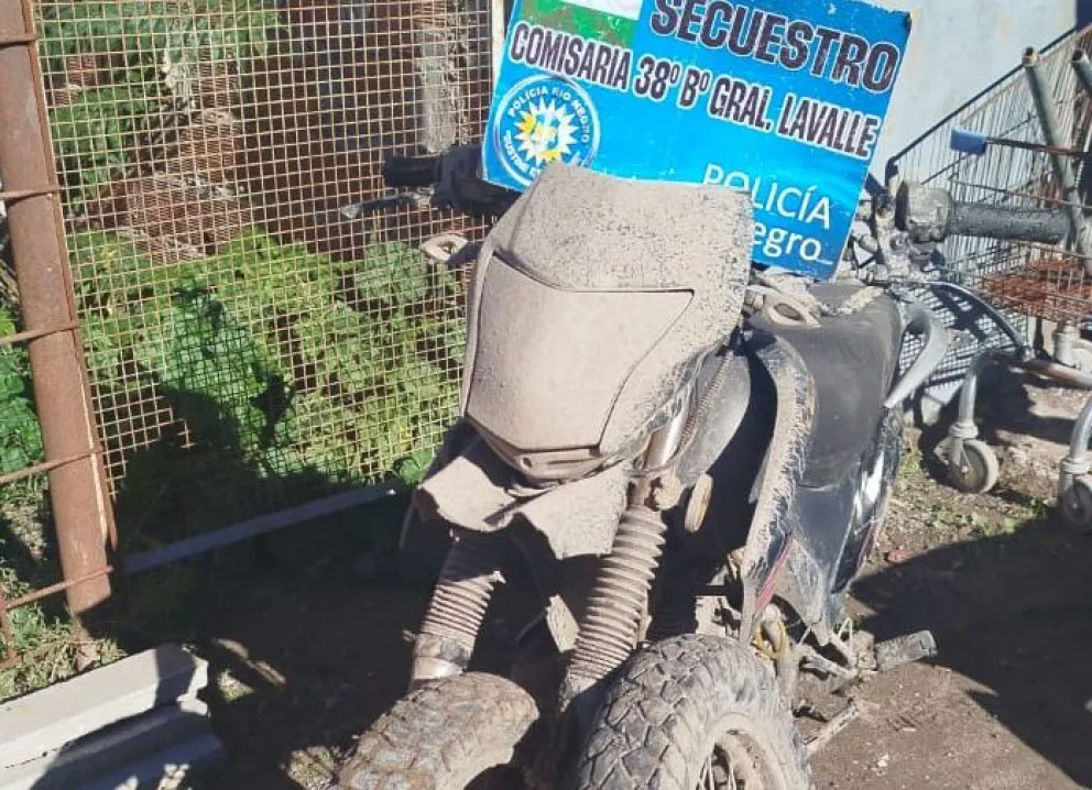 El rodado fue encontrado, lleno de barro, en pleno desguace.