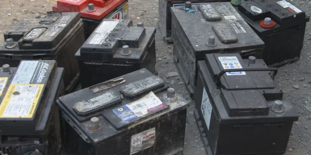 Baterías de automoviles en un deposito. Foto ilustrativa: crédito web.