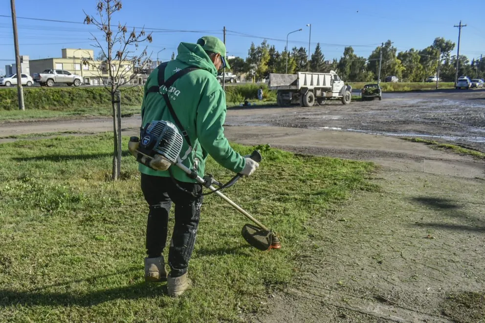 El operativo de limpieza y arreglos sigue por 915 Viviendas y Almirante Brown (Foto: archivo)