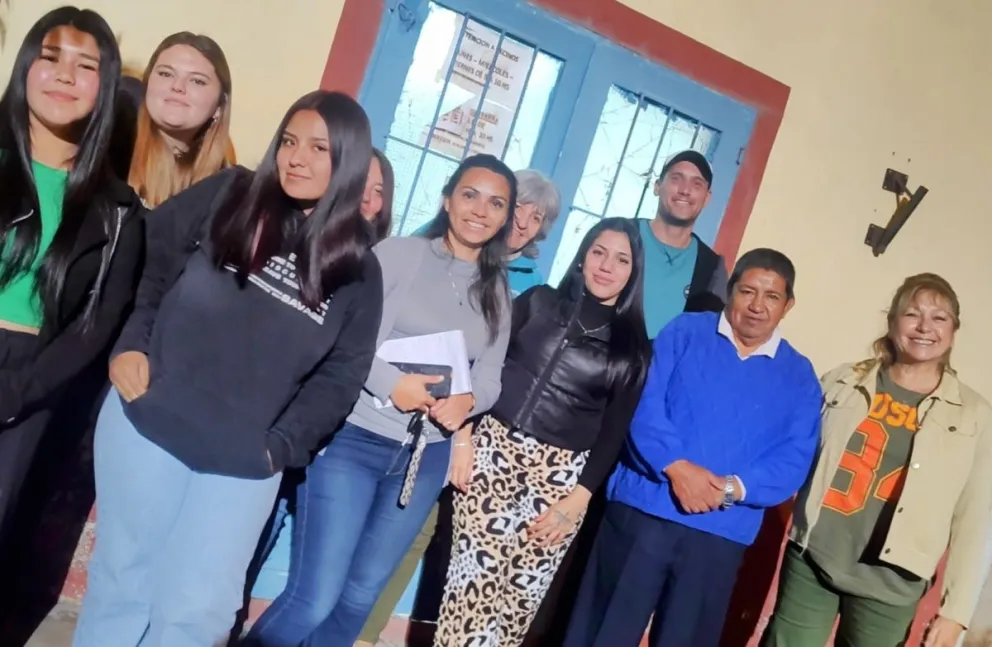 Las y los estudiantes aprenden de la gestión social.