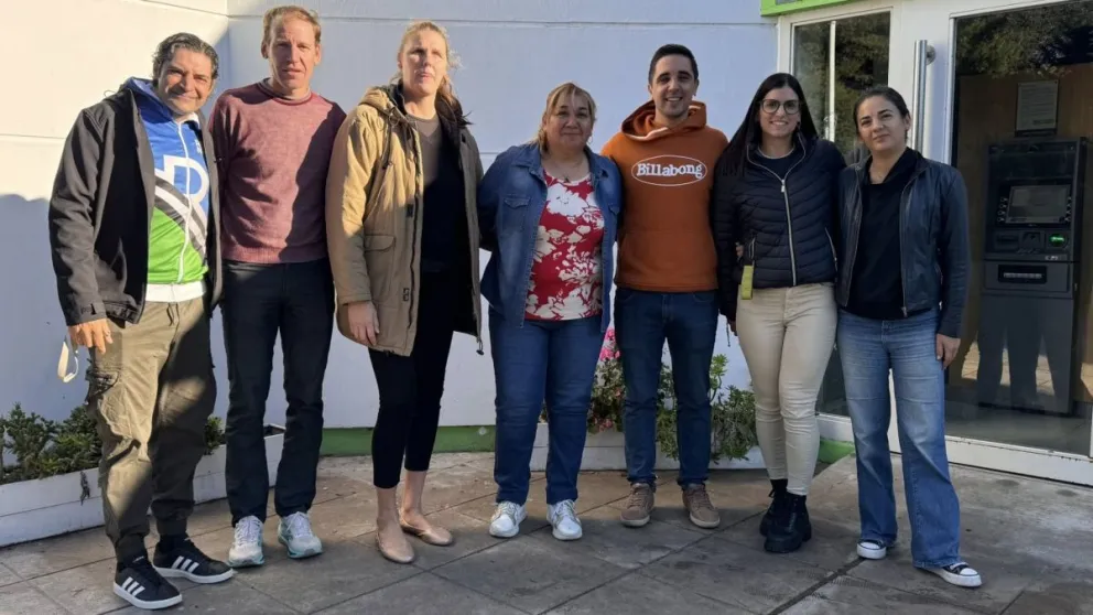 La jefa comunal junto al secretario de Deportes de Río Negro y sus equipos de trabajo.