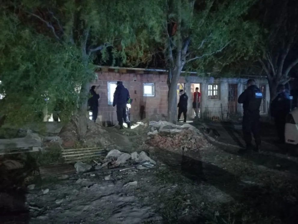 El personal policial en plena actividad. 