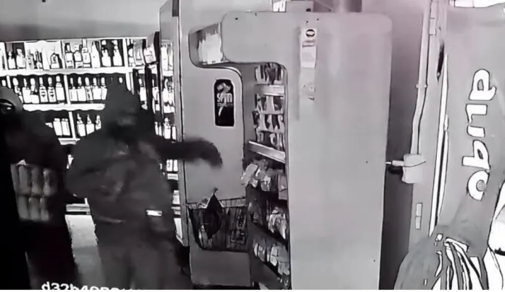 Caputra de pantalla de las cámaras de seguridad que compartieron los propietarios del local.