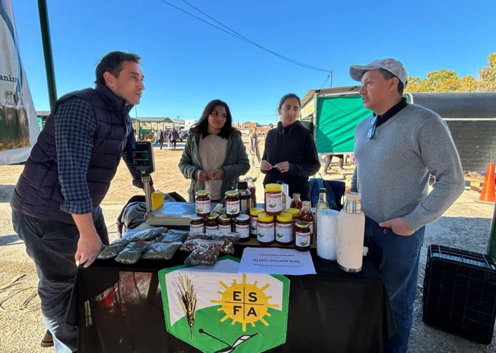 El intendente Marcos Castro en el nuevo puesto de la ESFA