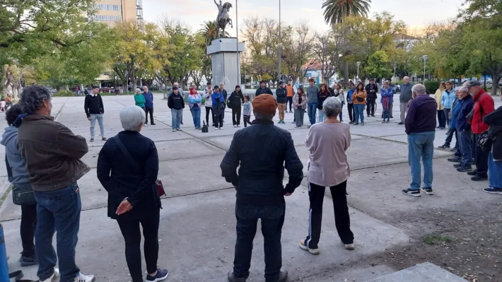 La convocatoria en la Plaza San Martín reunió a diferentes sectores en un reclamo común.