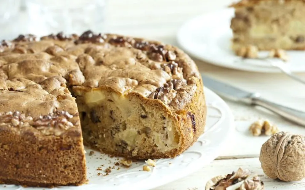 Torta de nuez casera.