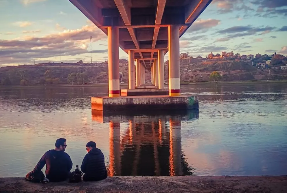 Las postal del puente Villarino puso también un marco espectacular. Fotos Vanesa Schwemmler para NoticiasNet.