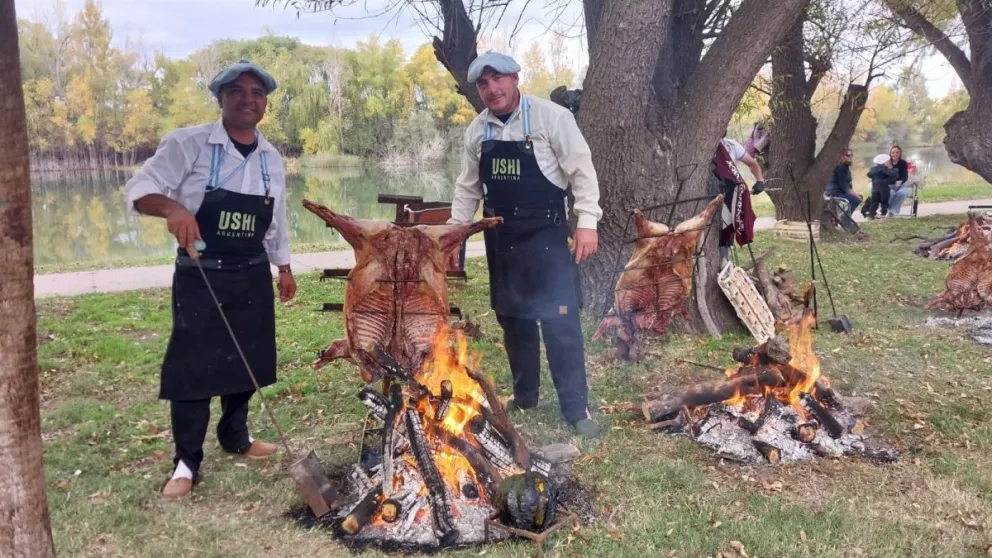 Asadores a todo ritmo. Fotos Marcelo Zapata. 
