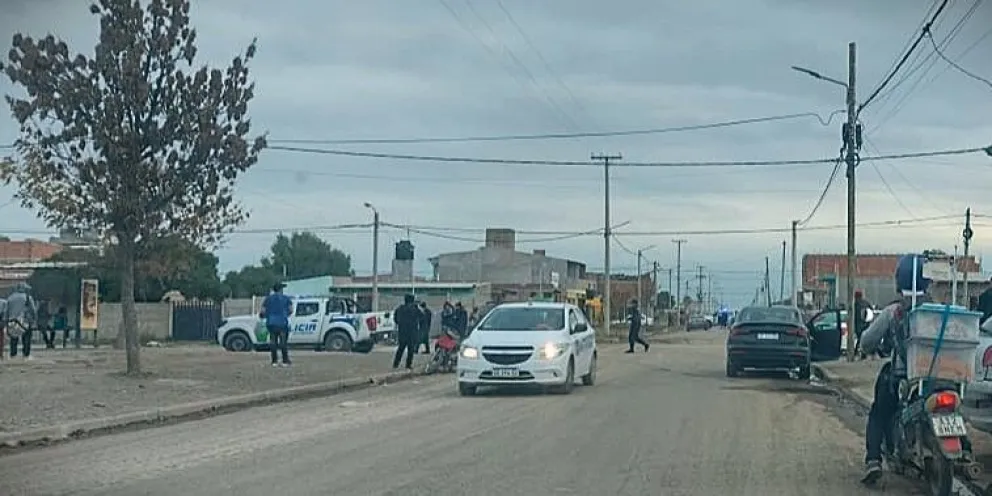 Un confuso episodio ocurrió alrededor de las 17 en la calle Carlos Gardel.