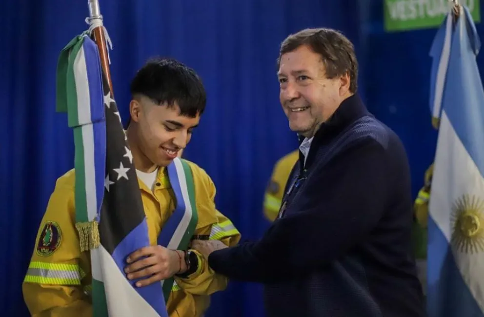 Weretilneck saluda al combatiente abanderado de SPLIF.