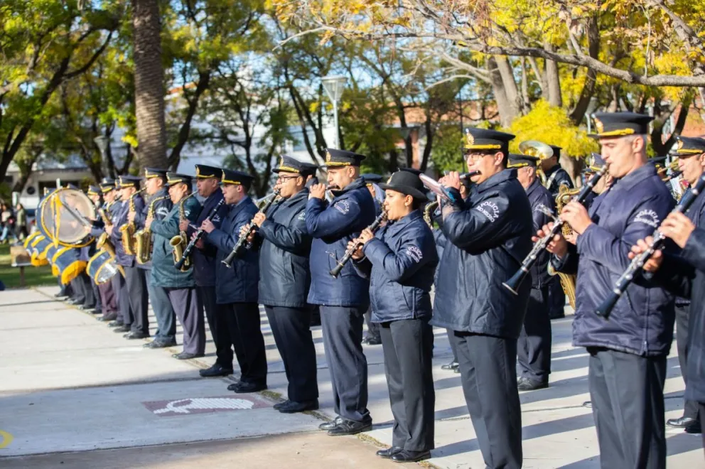 Un símbolo en los eventos institucionales y un puente musical con la sociedad.