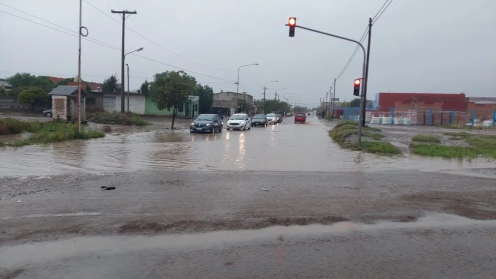 La lluvia generó algunos inconvenientes en la ciudad.
