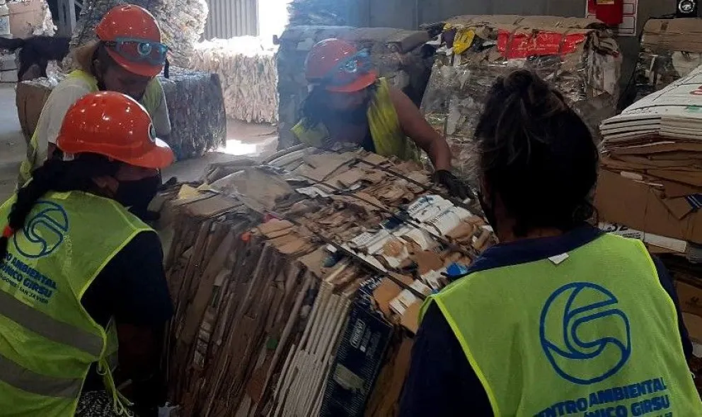 A pesar de las adversidades los recicladores continúan con su trabajo. 