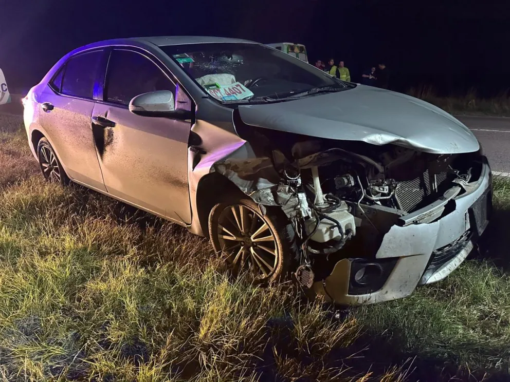 El vehículo resultó con importantes daños materiales. 