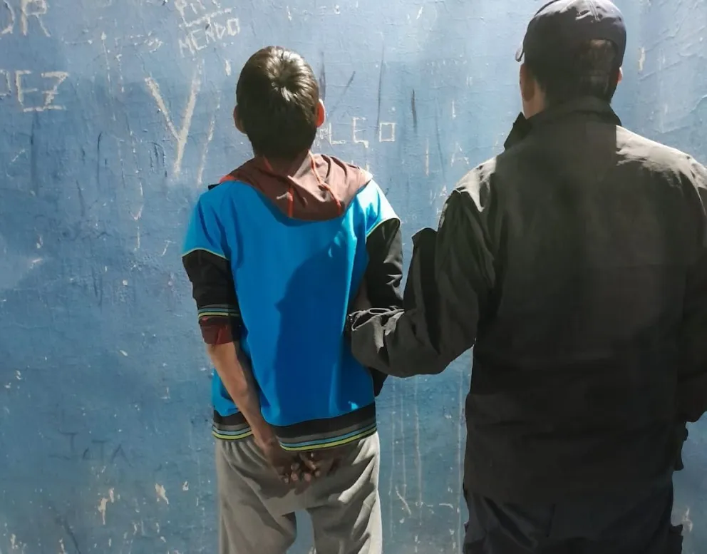 Detenido tras un osado intento de entregarle un paquete a una presa en el Hospital de Viedma.