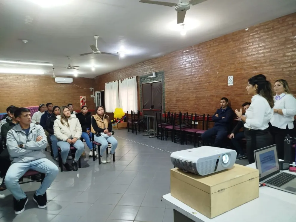 Hay profesionales del derecho y la psicología, preparados para escuchar, contener y orientar a la comunidad.