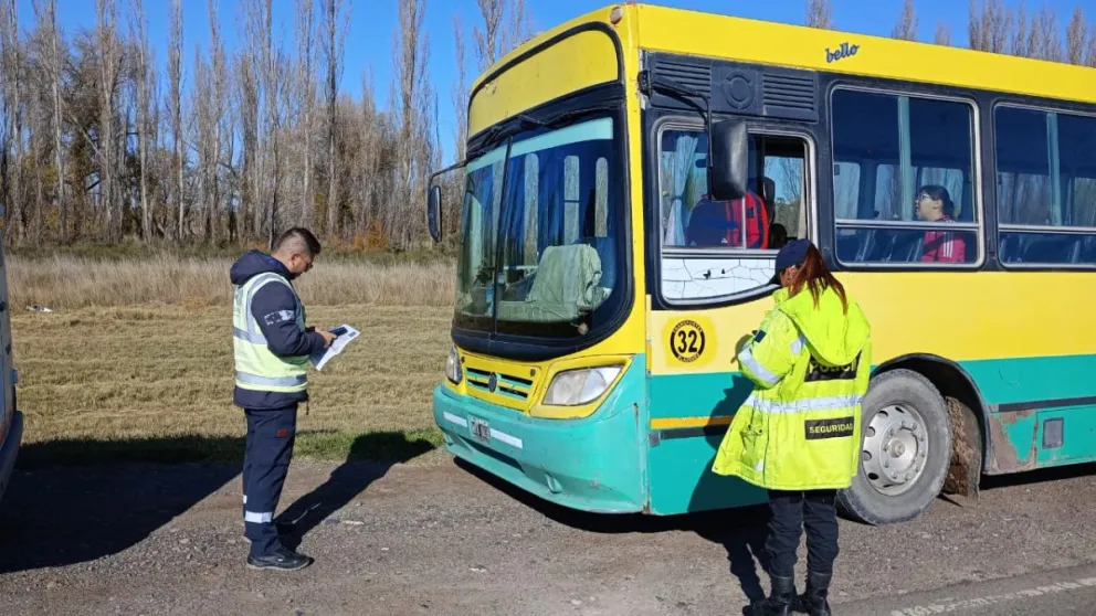 Operativos revelan infracciones y transporte escolar irregular.
