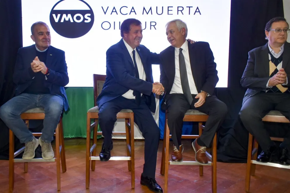 Weretilneck, junto al presidente de VMOS SA, Gustavo Gallino. Foto NoticiasNet Vanesa Schwemmler. 
