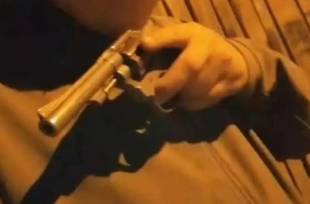 Uno de los jóvenes que amenaza en redes sociales 