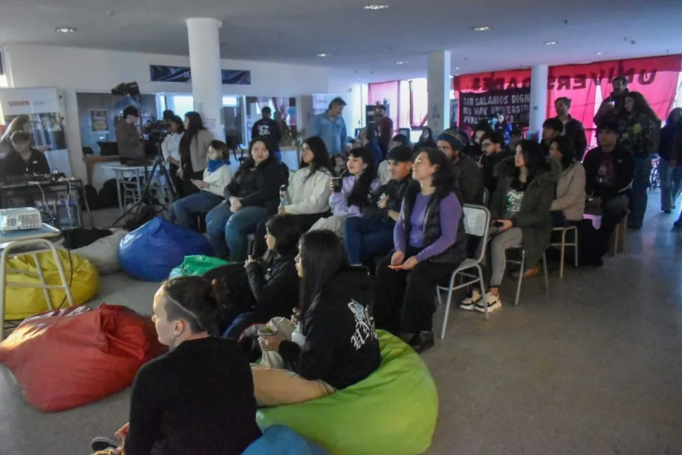 Un vasto material audiovisual inundará las pantallas de la Comarca. (Fotos: Vanesa Schwemmler)