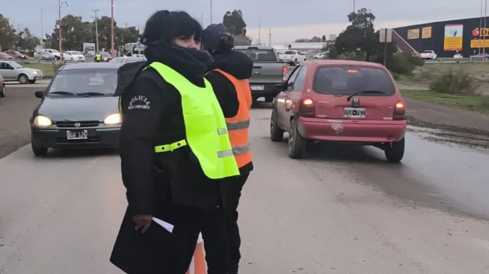Controles de la Policía en Viedma, en El Cóndor y La Lobería. 