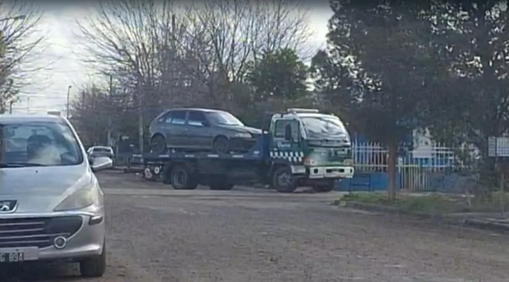 Vehículo remolcado por haber sido abandonado en la vía pública. 