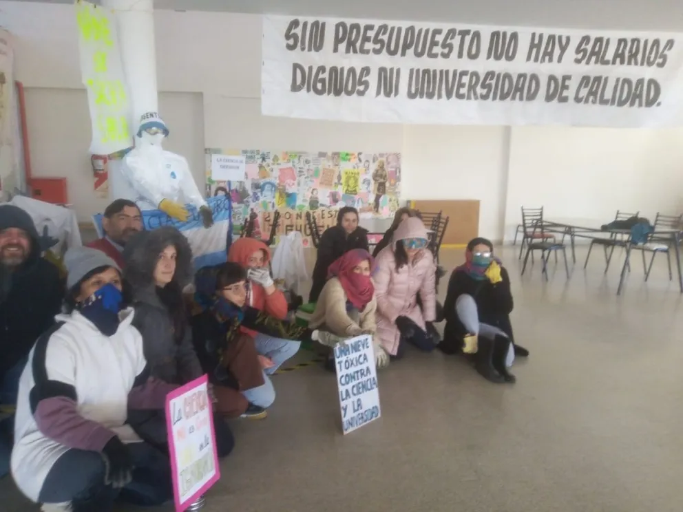 La "juntada" en el hall del Campus.