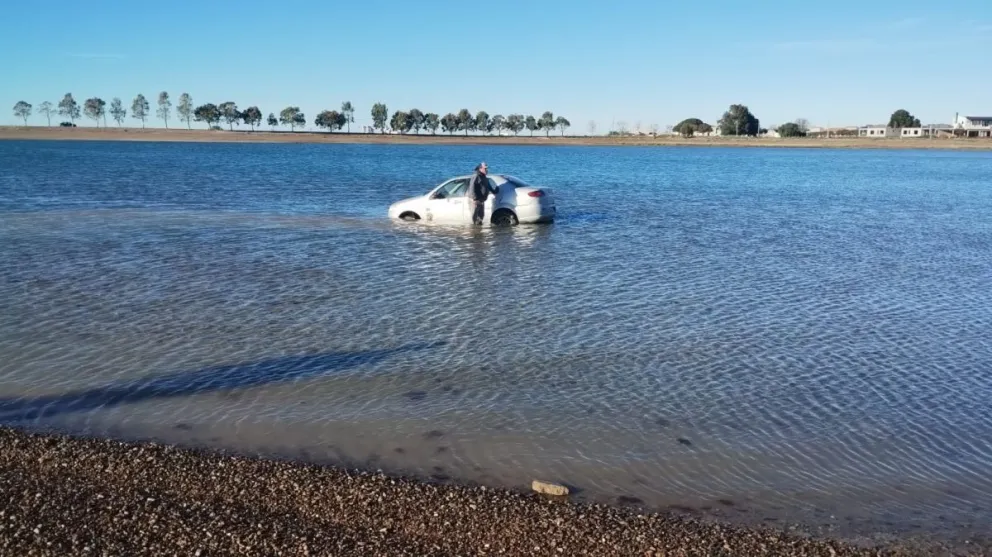 Fiat Siena encajado en San Antonio Oeste. 