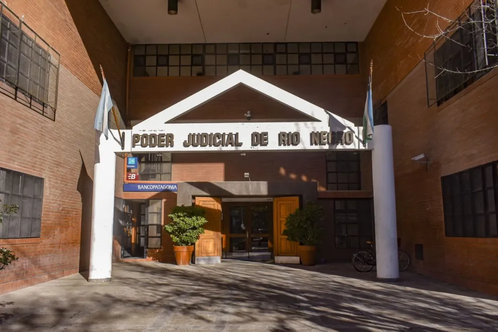 El juez Bustamante condenó al sujeto a una pena de 3 años de prisión en suspenso.