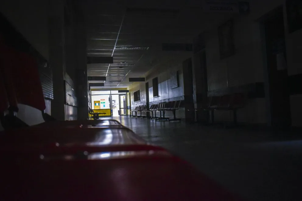 El daño casi completo del sistema eléctrico central generó que el hospital suspenda todas las atenciones programadas.