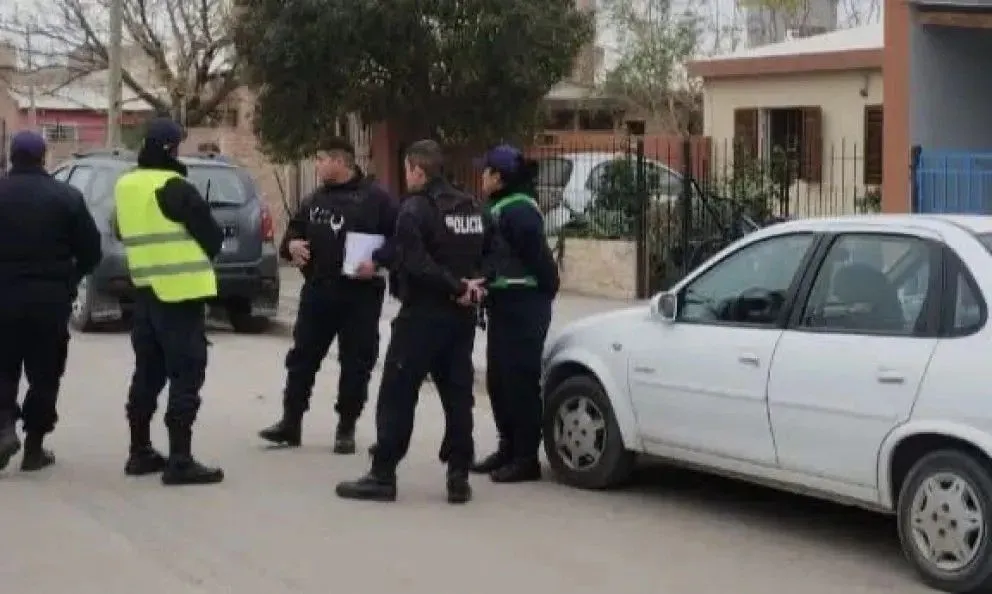 El personal policial trabajó en el lugar del hecho. 