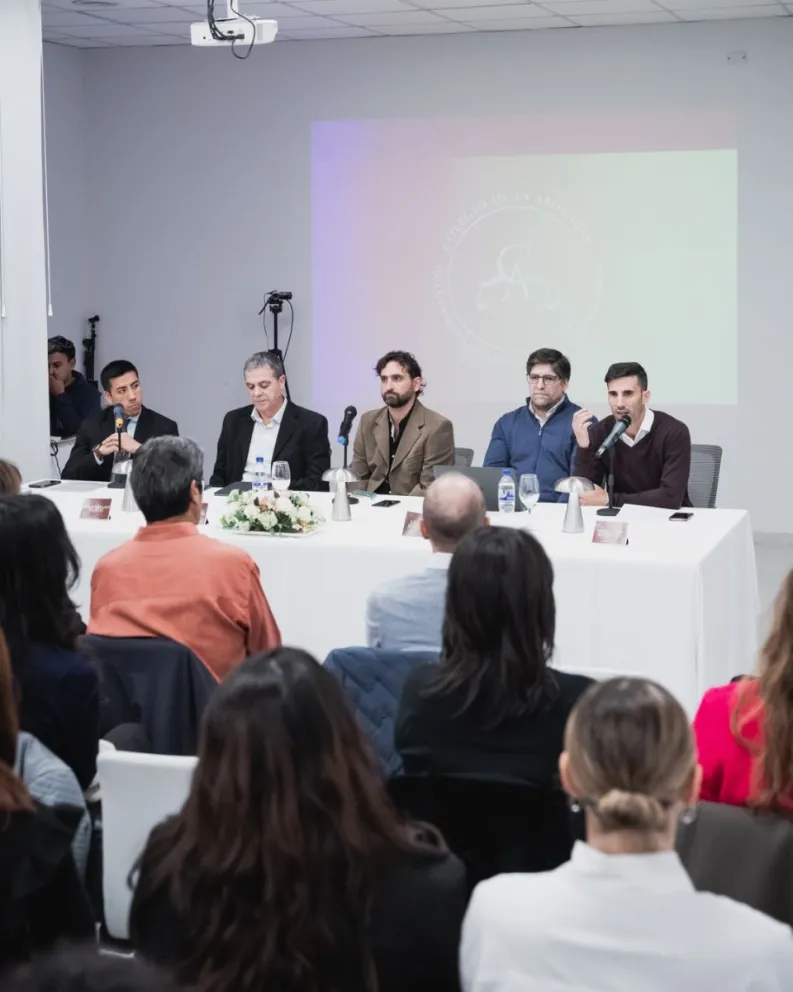  Más de 90 personas participaron de la primera capacitación sobre inteligencia artificial y derecho.