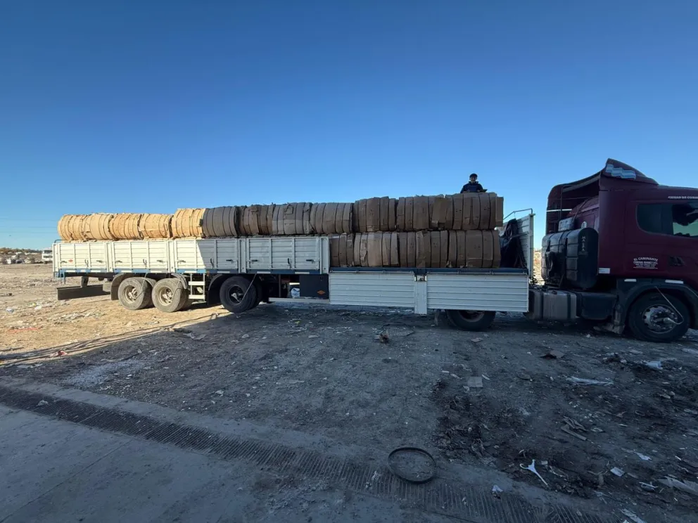 24 toneladas de cartón para su reciclaje salieron desde Viedma a Coronel Suárez