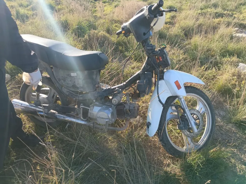 La moto fue recuperada por el personal policial. Foto gentileza.