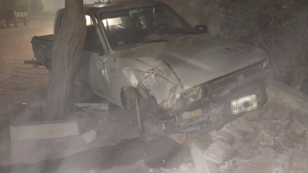 La camioneta sufrió importantes daños materiales. 