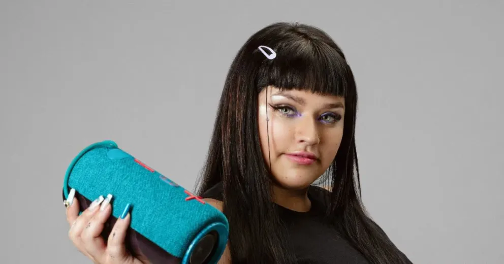 Flora Álvarez cierra la primera noche de la Fiesta Nacional de la Matra y las Artesanías.