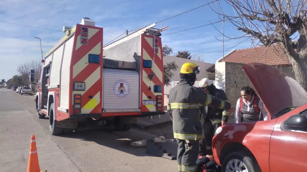 El rápido accionar de los bomberos evitó inconvenientes. 