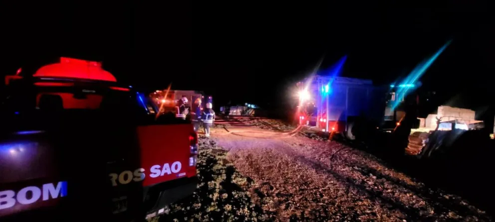 Los efectivos trabajaron alrededor de dos horas.