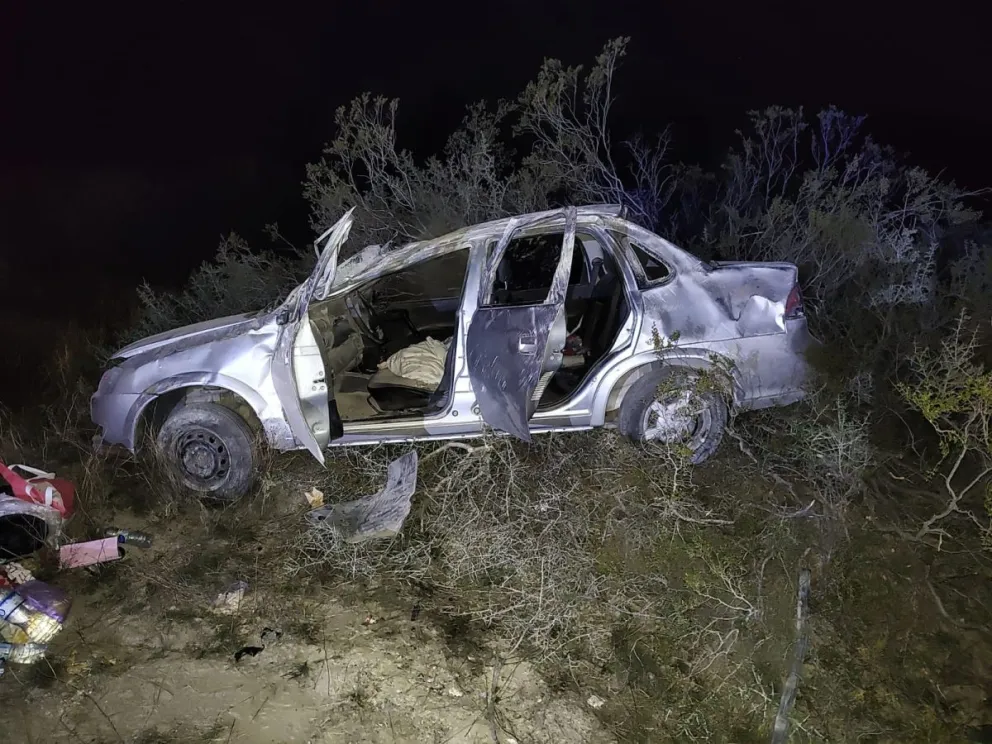 El vehículo terminó a la vera de la ruta. Foto gentileza.