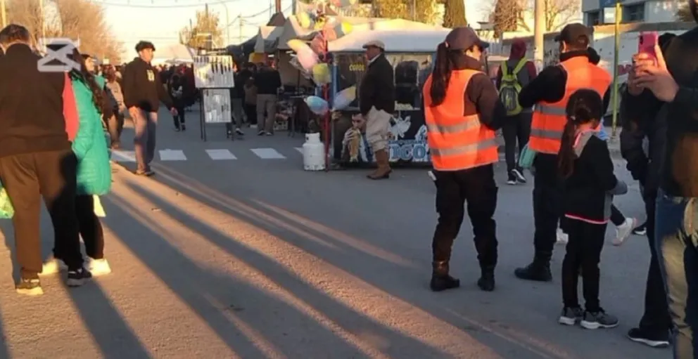 El despliegue policial garantizó la tranquilidad de miles de asistentes en sus escenarios y puestos.