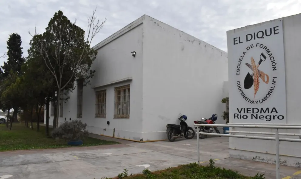 El establecimiento está ubicado en el kilómetro 973, de la ex ruta 3 de Viedma.