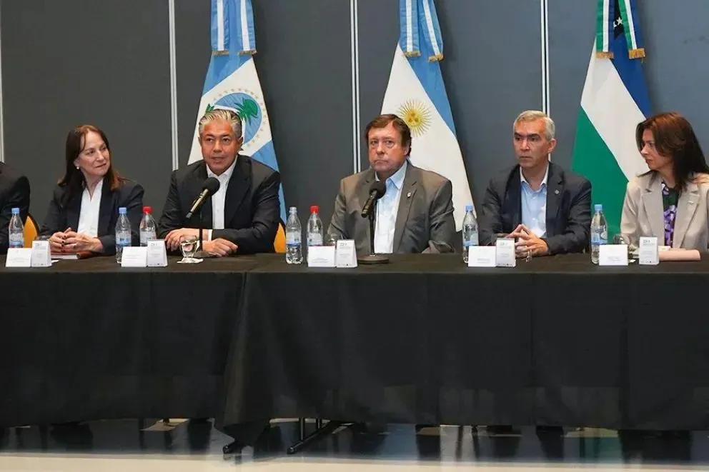 Neuquén y Río Negro iniciaron un encuentro centrado en la defensa de los recursos naturales.