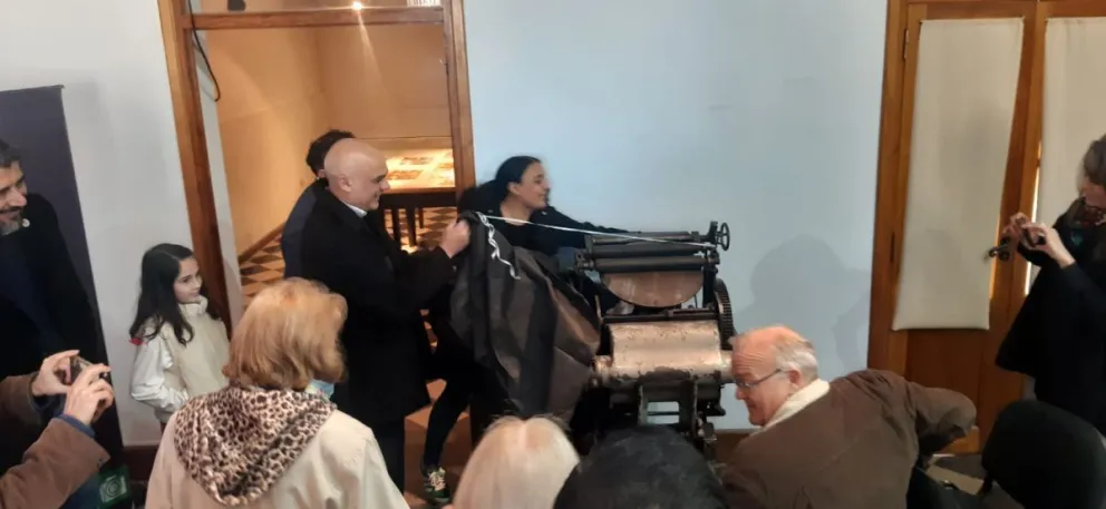 Sebastián y Evangelina, nietos de Osvaldo Martínez fundador del periódico "El Nacional".