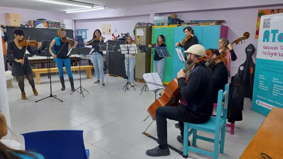 Una fiesta musical y de baile, destacando el espíritu ameno de la jornada.