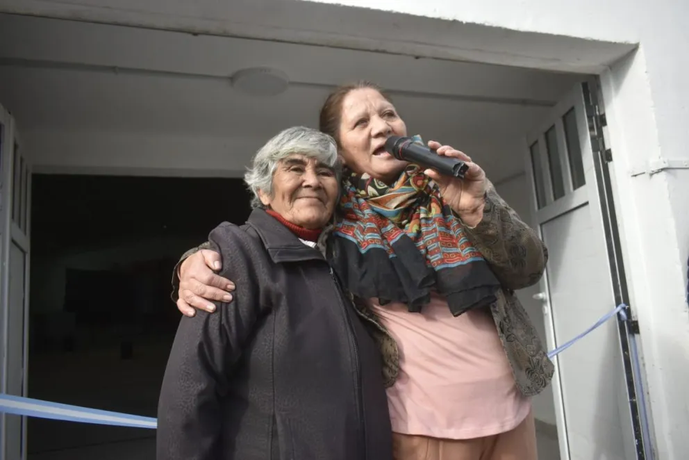 Emotiva inauguración del SUM en barrio Mi Bandera. 