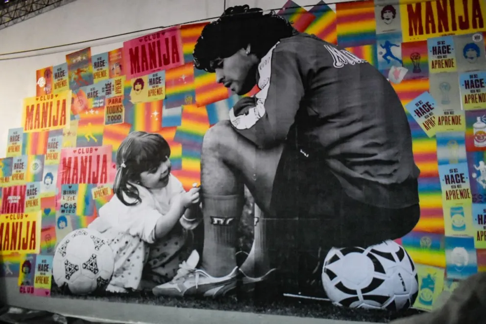"Muraltar Maradoniano" en el barrio Mi Bandera de Viedma. Fotos Vanesa Schwemmler