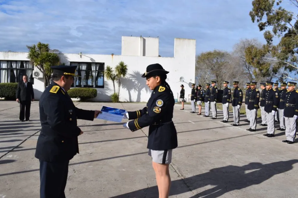 Emotivo acto con los cadetes en Viedma. 