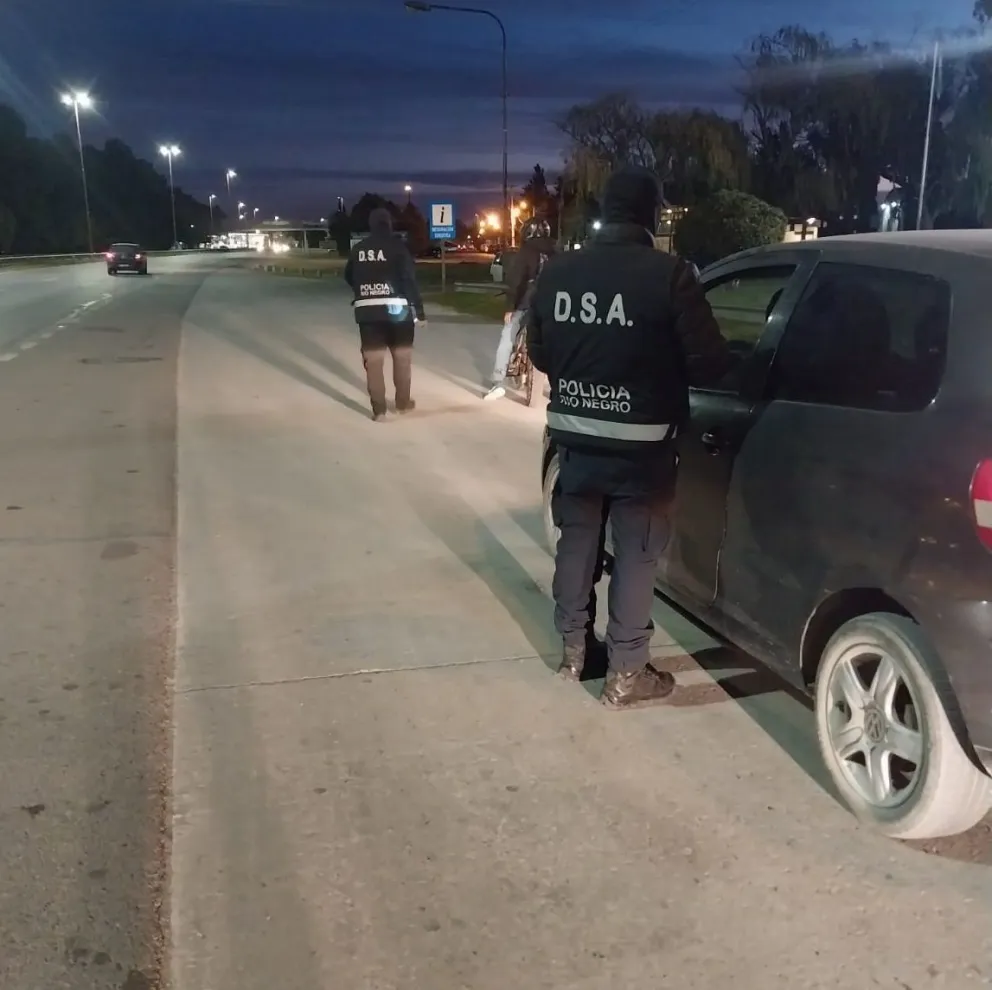Controles de vehículos en Viedma. 