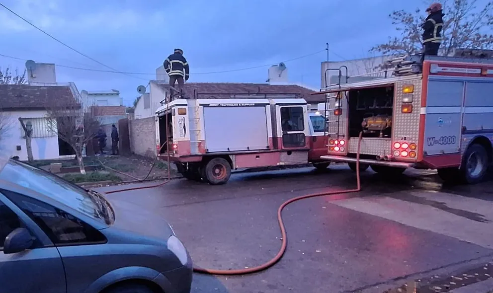 Los servidores públicos fueron convocados desde el sector policial del barrio Las Flores. Fotos gentileza.